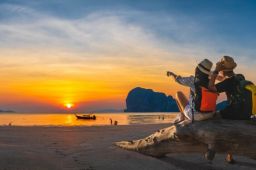 今年上半年国内旅游总人次达18.7亿