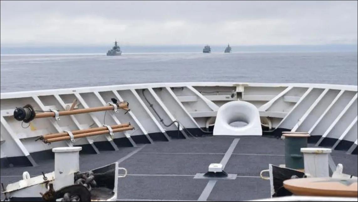 中国军舰被拍现身美专属经济区