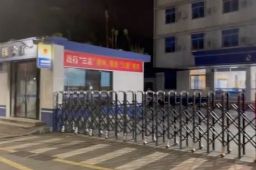 小学门口男子冒充家长接孩子