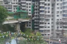 一座24层楼没电梯 外卖员心态崩了