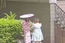 女子九一八穿和服逛校园 校方回应