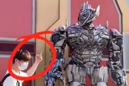 环球影城回应游客朝威震天竖中指