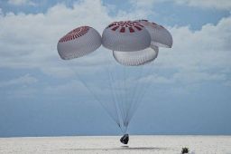 美富翁太空游回来发现全家染新冠