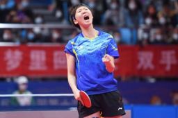 带伤出战的王曼昱打疯了