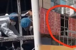 江苏泰州广告灯箱内发现女尸