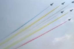 珠海航展首场飞行表演