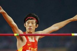 跳高名将张国伟训练过猛致骨折