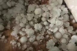 大连遭冰雹突袭