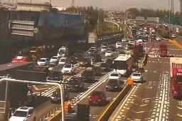 国庆堵车1小时仅移动100米