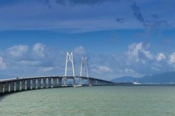 将研究深圳经港珠澳大桥至珠海澳门