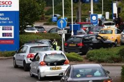 伦敦燃油供应不足正常水平20%