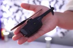 比鸡蛋还轻的无人机用于侦察