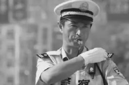 青岛交警大V李涌查酒驾遭反抗殉职