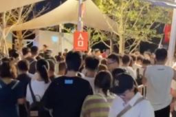 国庆一饭店1天排队2万桌