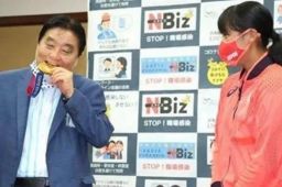 被日本市长咬过的奥运金牌已更换