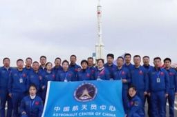 3名航天员将乘神十三太空出差6个月