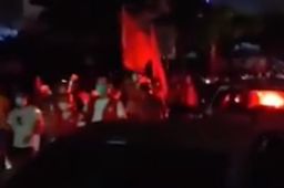 厦门解封民众争相排队出行