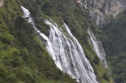 探访中印边境：印军多次越线写标语