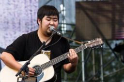 警方痛斥吸毒复出明星 宋冬野卖惨