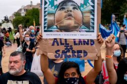 大批气候抗议者涌向白宫