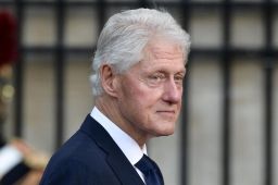 美媒：美国前总统克林顿住院