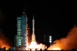 神舟十三号载人飞船发射成功