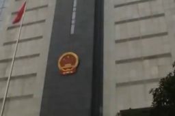 男子离婚后被判赔丈母娘16万带娃费