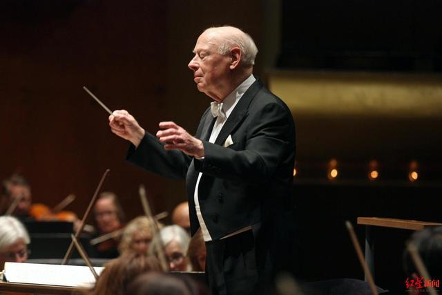 指挥大师伯纳德·海丁克去世，享年92岁