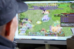 80岁老人每天玩游戏6小时