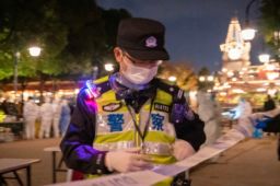 迪士尼归来游客称自费隔离要6千