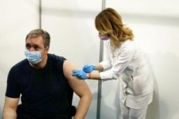 武契奇接种第三剂中国疫苗