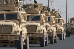 阿富汗塔利班举行军事阅兵