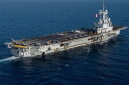 法国航母也撞了