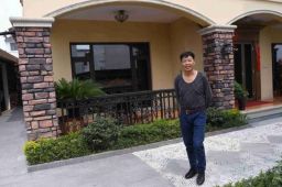 一村上千人欧洲挣钱回乡盖别墅