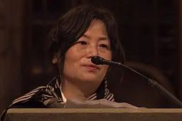 “妈妈第一次出国是参加你的葬礼”