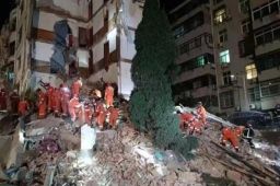 江西一职工宿舍楼坍塌4人死亡