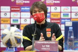 媒体称李铁已同国足球员告别
