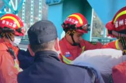 18岁消防员救下18岁轻生少年