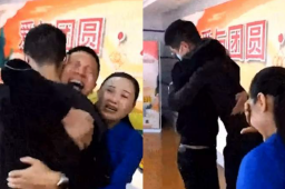 《亲爱的》原型孙海洋紧抱儿子大哭