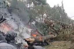 军机坠毁 印度国防参谋长入院治疗