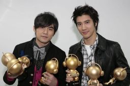 周杰伦ins取关王力宏