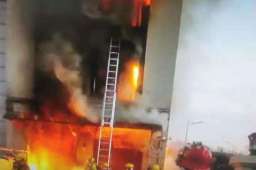 上海别墅火灾 母亲将孩子递出后遇难