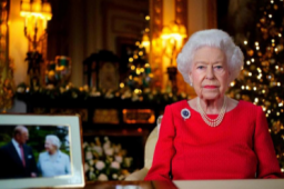 英女王圣诞致辞：想念丈夫
