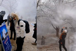 男子摆摊10元一次泼水成冰