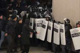 哈萨克斯坦3名执法人员被斩首