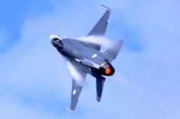 台军一战机坠海飞行员失联