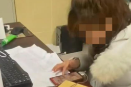 乡政府回应工作人员上班刷手机