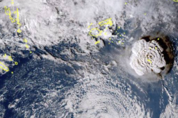 卫星实拍汤加海底火山大爆发