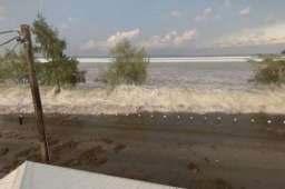 火山喷发汤加邻国华人房子震半小时