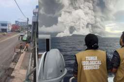 汤加当地华人谈灾情：喝不上饮用水